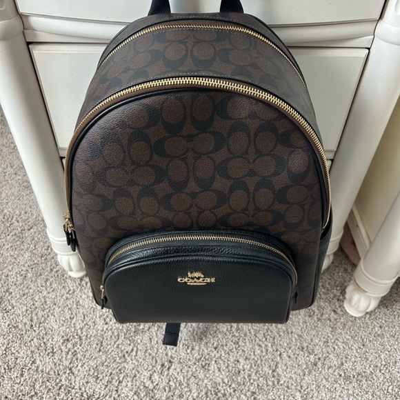 Coach Court Backpack - Picture 2 of 6